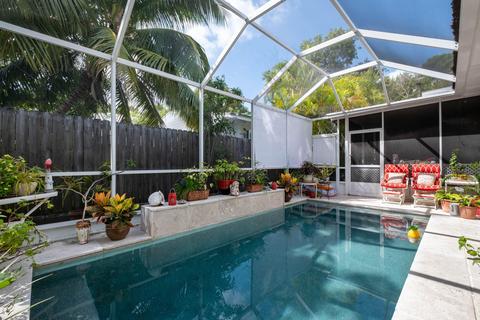 8 Sunset Rd, Key Largo, FL 33037