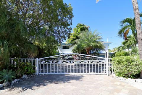 231 Mohawk St, Tavernier, FL 33070 photo 2