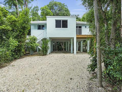 241 Lignumvitae Dr, Key Largo, FL 33037