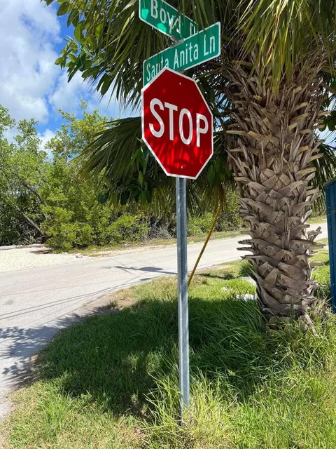 623 Boyd Dr, Key Largo, FL 33037 photo 2