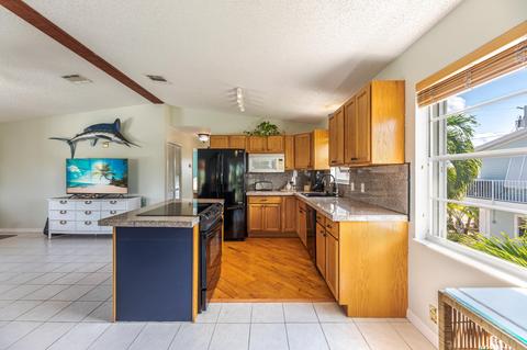 52 Lobstertail Rd, Big Pine Key, FL 33043 photo 9