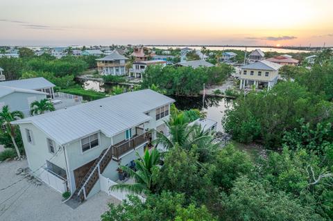 52 Lobstertail Rd, Big Pine Key, FL 33043
