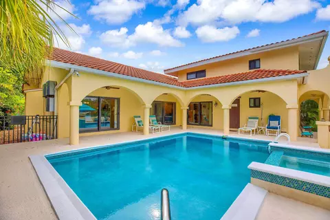 266 W Seaview Dr, Duck Key, FL 33050