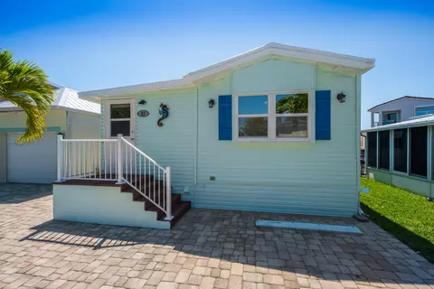 31 Nettles Blvd, Jensen Beach, FL 34957