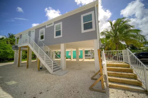 19590 Mayan St, Sugarloaf Key, FL 33042
