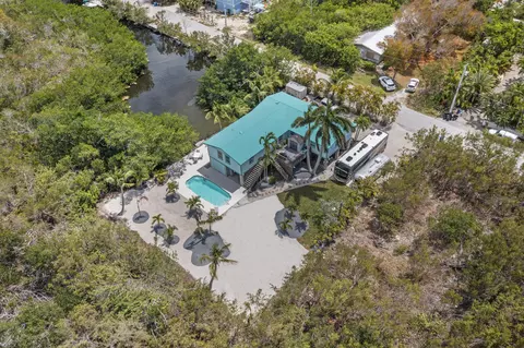 19563 Canal Dr, Sugarloaf Key, FL 33042
