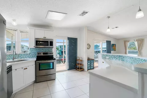157 Burgundy Dr, Tavernier, FL 33070