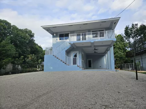 682 N Lake Dr, Key Largo, FL 33037