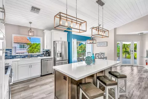 10 E Ocean Dr, Marathon, FL 33050 photo 12