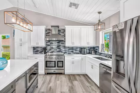 10 E Ocean Dr, Marathon, FL 33050 photo 13