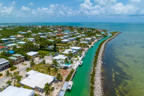 240 W Seaview Cir, Duck Key, FL 33050