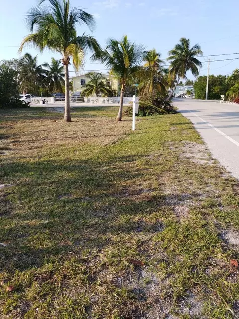 390 W Indies Dr, Ramrod Key, FL 33042