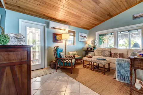 Living - 29410 Ranger Ave, Big Pine Key, FL 33043 photo 2 of 3