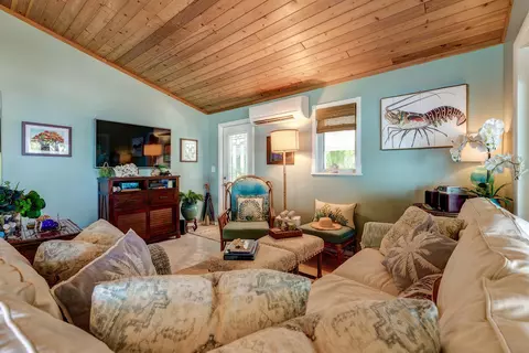Living - 29410 Ranger Ave, Big Pine Key, FL 33043 photo 1 of 3