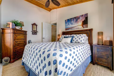 Bedroom - 29410 Ranger Ave, Big Pine Key, FL 33043 photo 2 of 4