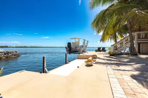 Exterior - 29410 Ranger Ave, Big Pine Key, FL 33043 photo 2 of 11