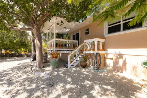 Exterior - 29410 Ranger Ave, Big Pine Key, FL 33043 photo 6 of 11