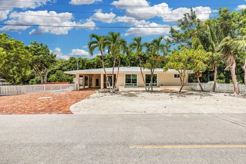 21 Palm Dr, Key Largo, FL 33037