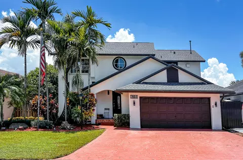 7864 NW 189 St, Hialeah, FL 33015