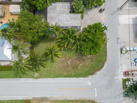 200 Bougainvillea St, Plantation Key, FL 33070