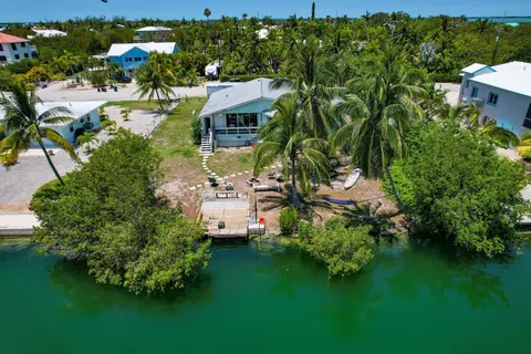 17174 W Kingfish Ln, Sugarloaf Key, FL 33042