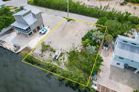 825 Hawksbill Ln, Sugarloaf Key, FL 33042