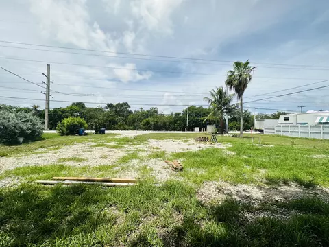 81 County Rd, Big Pine Key, FL 33043 photo 2