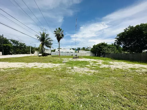 81 County Rd, Big Pine Key, FL 33043 photo 4