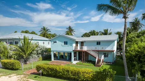18 N Channel Dr, Key Largo, FL 33037