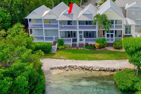5002 Sunset Village Dr, Duck Key, FL 33050