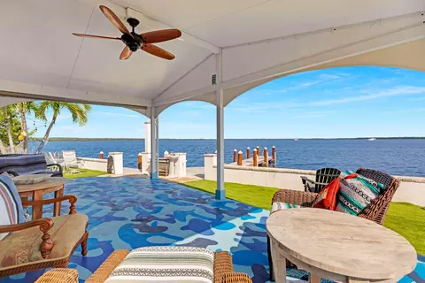 77 E Avenue E, Key Largo, FL 33037