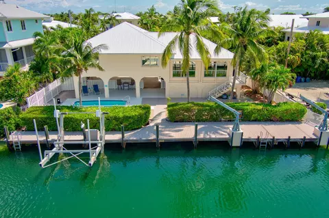 1126 Lagoon Dr, Summerland Key, FL 33042