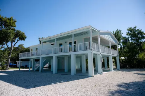 153 N Bay Harbor Dr, Key Largo, FL 33037