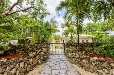 19 Oceana Ave, Key Largo, FL 33037