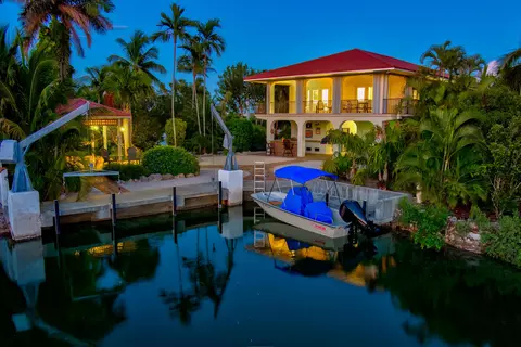 17177 W Dolphin St, Sugarloaf Key, FL 33042