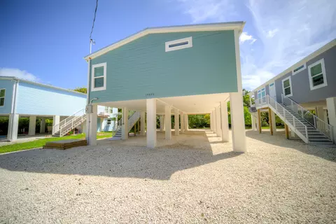 19620 Mayan St, Sugarloaf Key, FL 33042