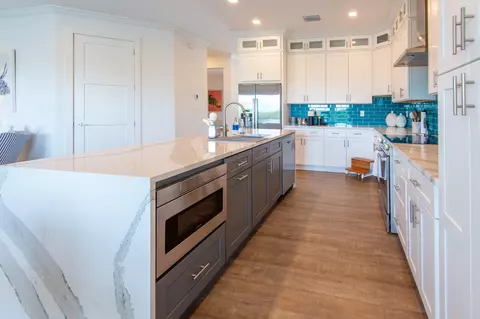 Kitchen - 132 Coco Plum Dr, Marathon, FL 33050 photo 5 of 5