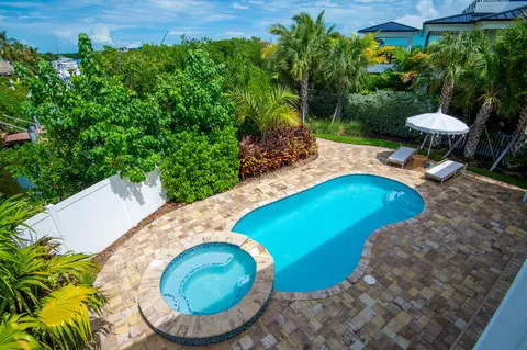Exterior - 132 Coco Plum Dr, Marathon, FL 33050 photo 1 of 18