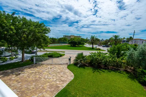 Exterior - 132 Coco Plum Dr, Marathon, FL 33050 photo 13 of 18