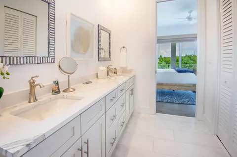 Bath - 132 Coco Plum Dr, Marathon, FL 33050 photo 3 of 6