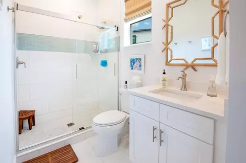 Bath - 132 Coco Plum Dr, Marathon, FL 33050 photo 6 of 6