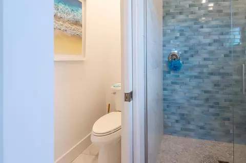 Bath - 132 Coco Plum Dr, Marathon, FL 33050 photo 4 of 6