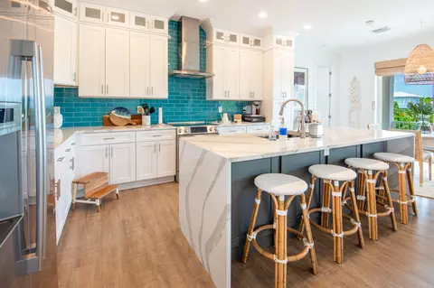 Kitchen - 132 Coco Plum Dr, Marathon, FL 33050 photo 2 of 5