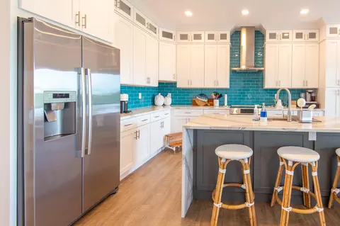Kitchen - 132 Coco Plum Dr, Marathon, FL 33050 photo 4 of 5