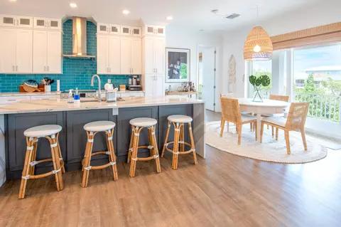 Kitchen - 132 Coco Plum Dr, Marathon, FL 33050 photo 3 of 5
