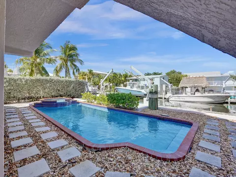 Exterior - 154 Dubonnet Rd, Tavernier, FL 33070 photo 3 of 28
