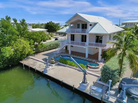Exterior - 154 Dubonnet Rd, Tavernier, FL 33070 photo 2 of 28