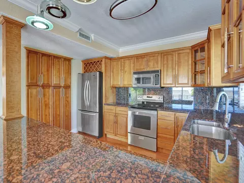 Kitchen - 154 Dubonnet Rd, Tavernier, FL 33070 photo 2 of 7