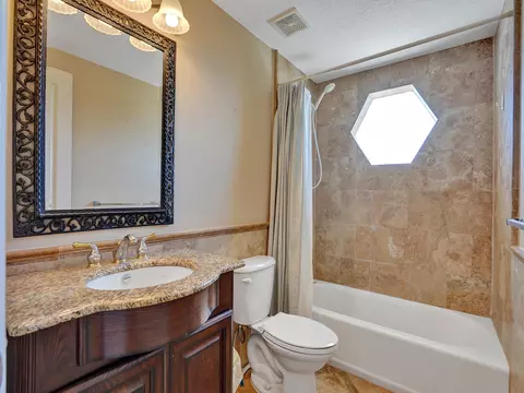Bath - 154 Dubonnet Rd, Tavernier, FL 33070 photo 1 of 6