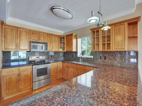 Kitchen - 154 Dubonnet Rd, Tavernier, FL 33070 photo 4 of 7